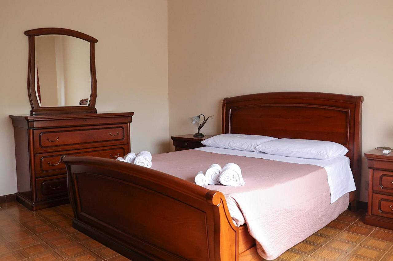 Ganze Wohnung, 5 Minutes' Walk from the Beach, with Two Bedrooms in Badolato, Catanzaro Provinz