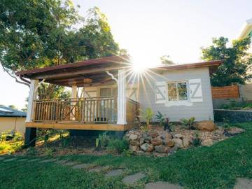 Gîte pour 2 personnes, avec piscine et terrasse aux Avirons