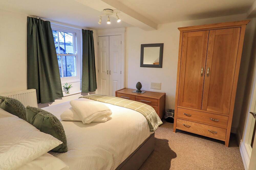 21 Entry Lane, pet friendly, character holiday cottage in Kendal in Kendal, Lake District