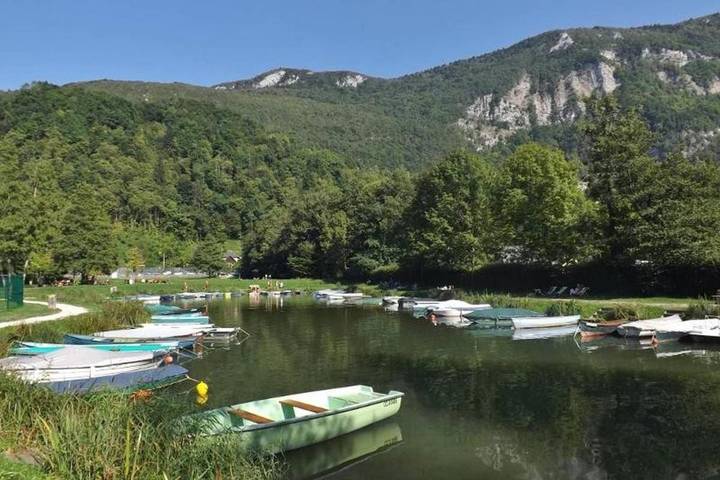 Gîte pour 4 personnes, avec vue sur le lac et vue ainsi que jardin et terrasse à Aiguebelette-le-Lac - 2