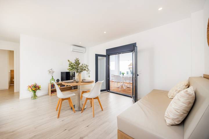Apartamento inteiro, Apartamento 'White Suites' com Piscina Partilhada, Wi-Fi e Ar Condicionado in Cala d'Or, Santanyí