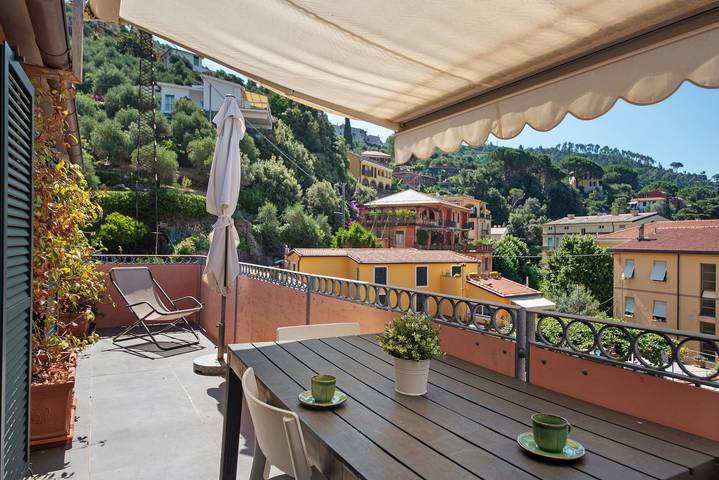 Appartamento intero, Appartamento 'La Terrazza Di Via Daneri 2' con vista mare, terrazza e aria condizionata in Bagni San Giorgio, Bonassola