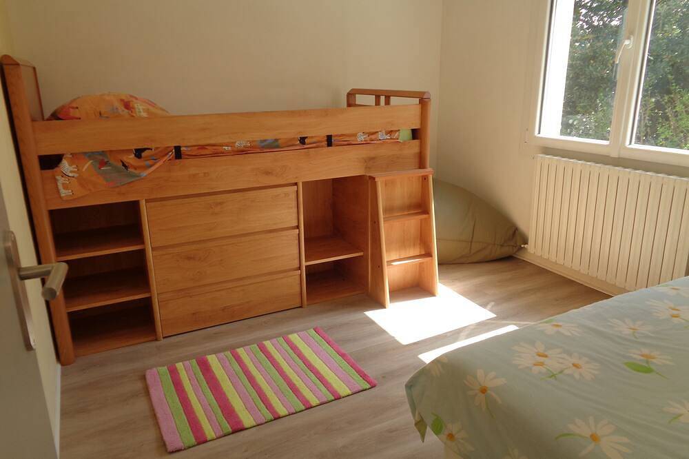 Bright, family-friendly house, close to beaches and shops in Saint-Quay-Portrieux, Côte de Goëlo