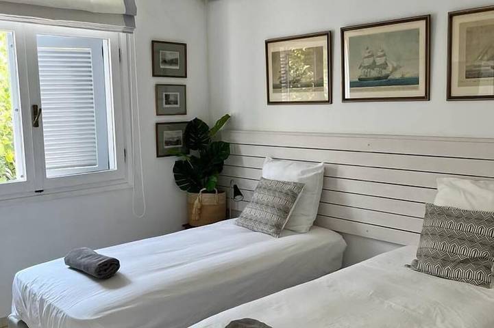 Location de vacances pour 11 personnes, avec piscine ainsi que jardin et terrasse dans Saronida - 4