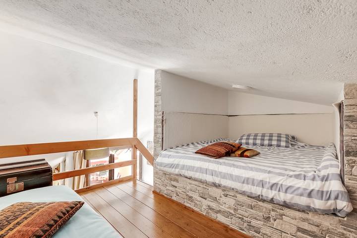 Ganze Wohnung, Appartamento Alpine Inspiration for 4 with Balcony in Cesana Torinese, Via Lattea