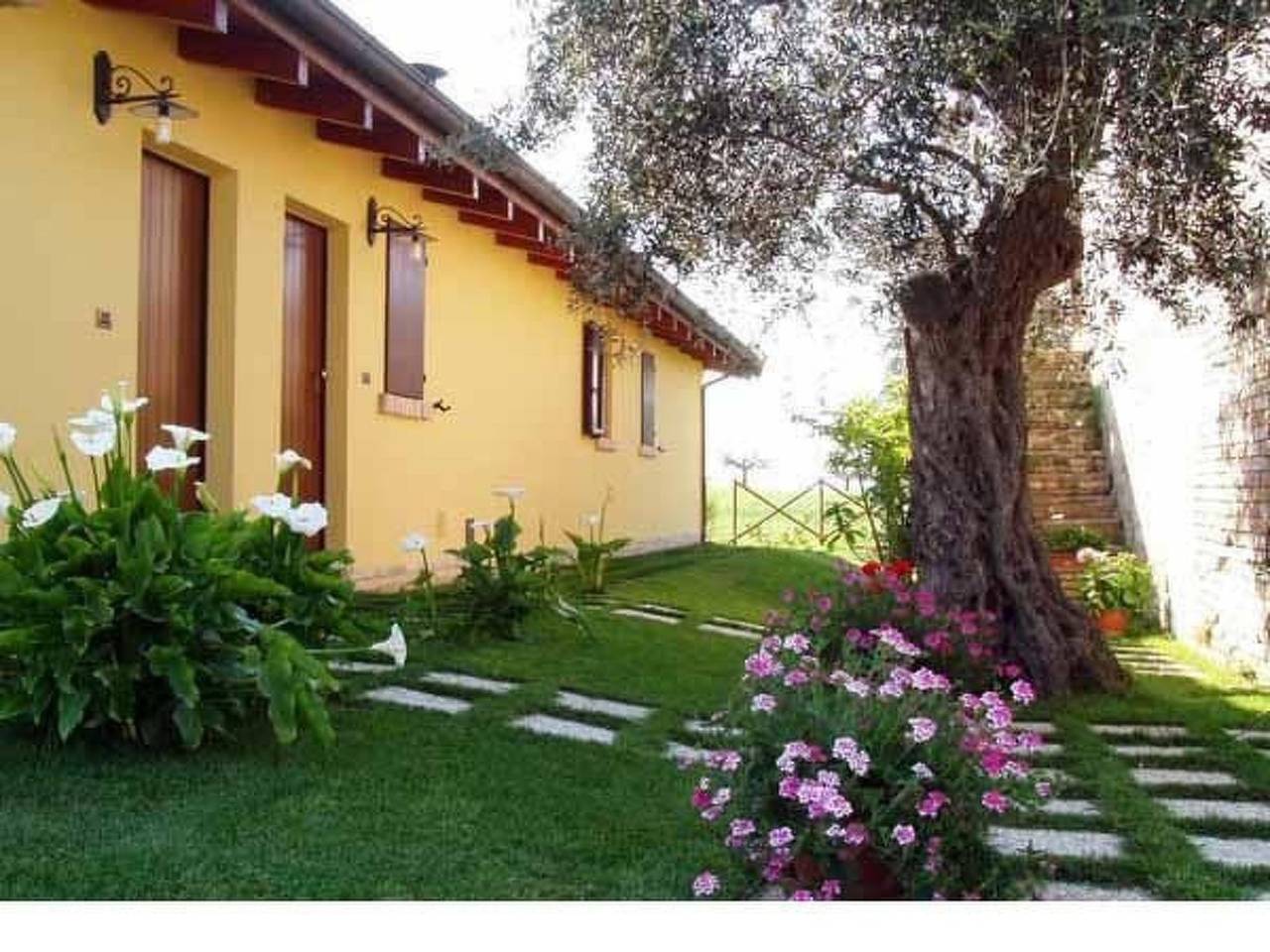 Appartamento intero, In Notaresco mit Grill und Garten in Notaresco, Provincia di Teramo