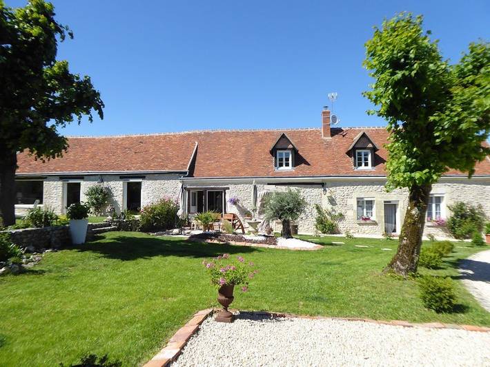 Gîte pour 12 personnes, avec piscine ainsi que jardin et terrasse
