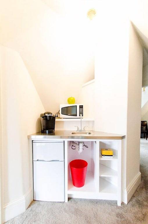 Ganze Wohnung, Newport - exklusives Renfrew Park Beach House Apartment mit Blick auf das Wasser, zentrale Klimaanlage in Middletown, Newport County