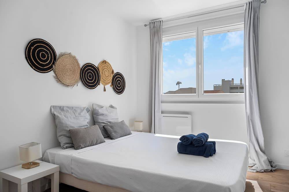 Apartamento entero, The Terra-Cota at 10\" Station-port-beach 3 quiet private bedrooms with Wifi in Tolón, Region de Toulon