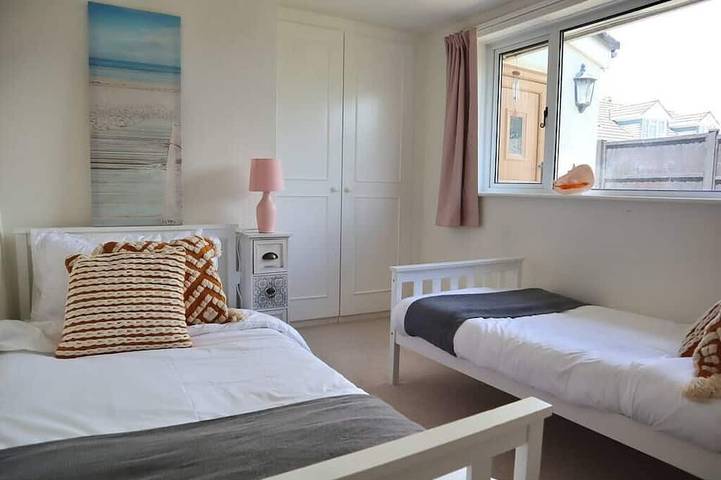 Großes 5-Zimmer Reetdachhaus - Top Lage! in Dorset