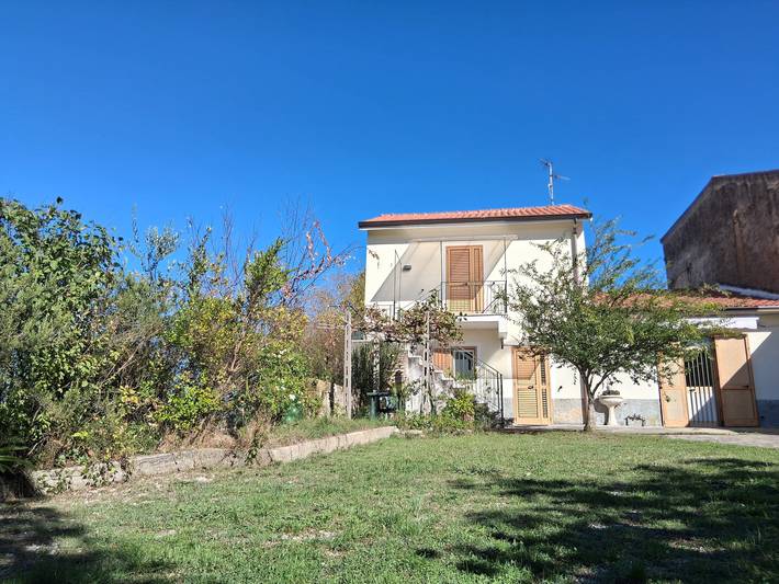 Ferienhaus 'Meloro' mit privatem Garten, Balkon und WLAN in Serre, Salerno Provinz