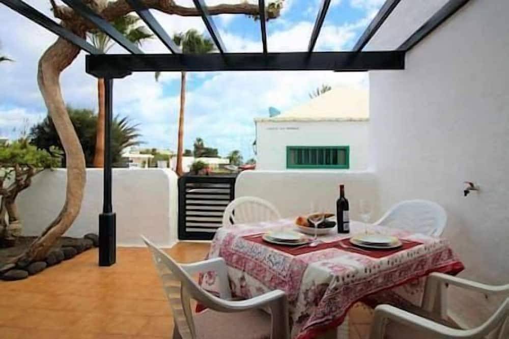 Entire apartment, Sa Calma Beach House in Costa Teguise, Teguise