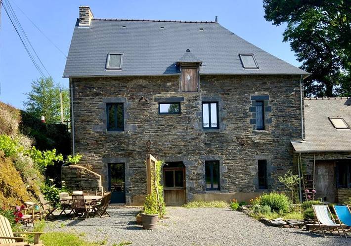 Gîte pour 8 personnes, avec Terrasse ainsi que Jardin et Vue à Saint-Martin-sur-Oust