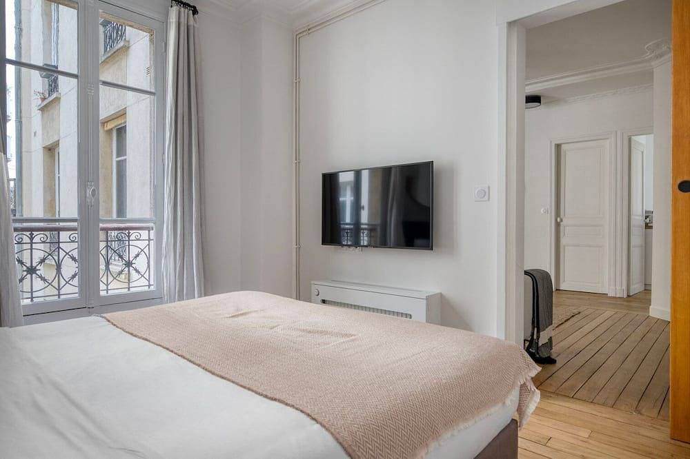 Entire apartment, Blueground | Anatole-France, fully furnished in Levallois-Perret, Hauts-de-Seine