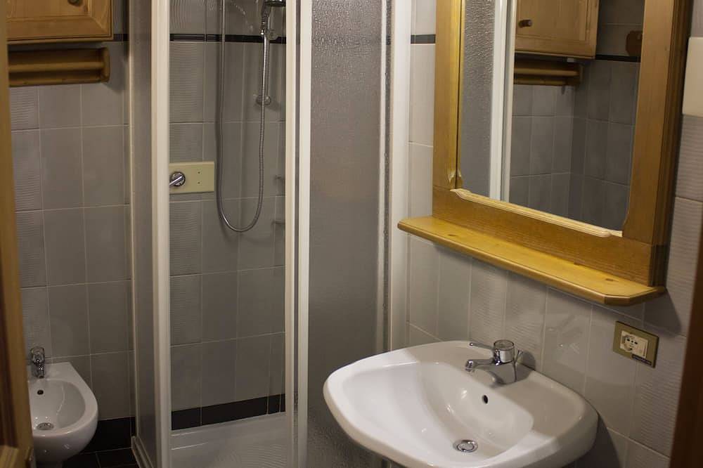 Apartamento entero, Crystal Suite - soleado, Wi-Fi, balcón, estacionamiento, autobús a 130mt in Cortina d'Ampezzo y alrededores, Dolomiti Superski