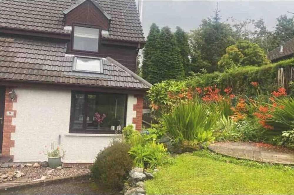 Contemporary Highland House close to town and Ben Nevis in Fort William, Loch Linnhe