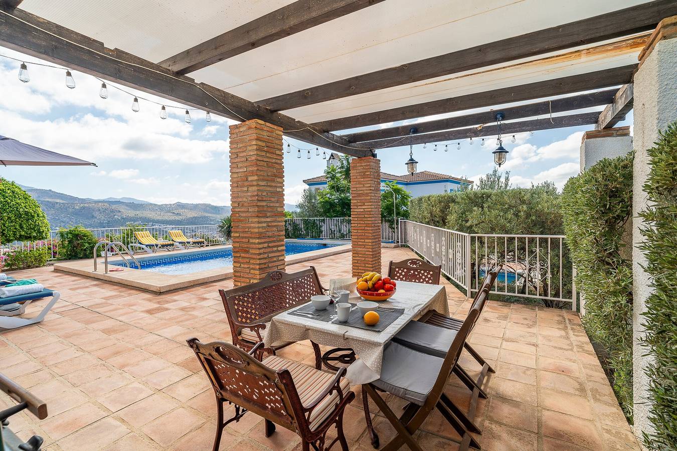 Villa "Rosana Lake Viñuela" con vistas a la montaña, piscina, Wi-Fi y jardín in Viñuela, Provincia de Málaga
