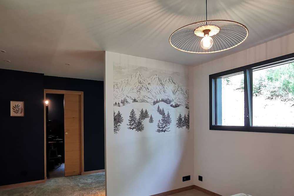 Chalet D'exception, au Cœur des Bois Avec vue sur le Château de Murol ! in Murol, Parque Natural Regional Volcans d'Auvergne
