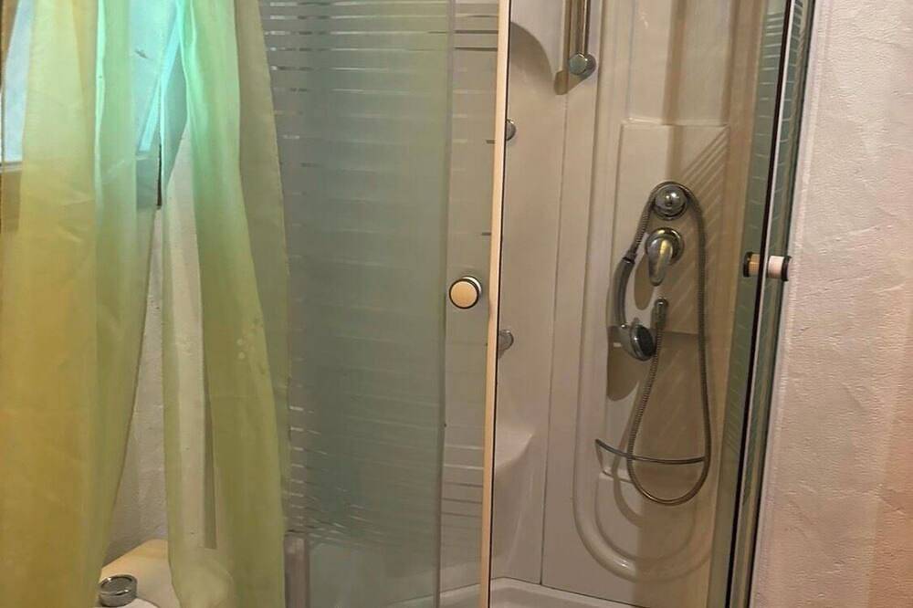 Apartamento entero, Unusual Atypique for nature lovers in a peaceful setting in the heart of Barjols in Barjols, Región Brignoles