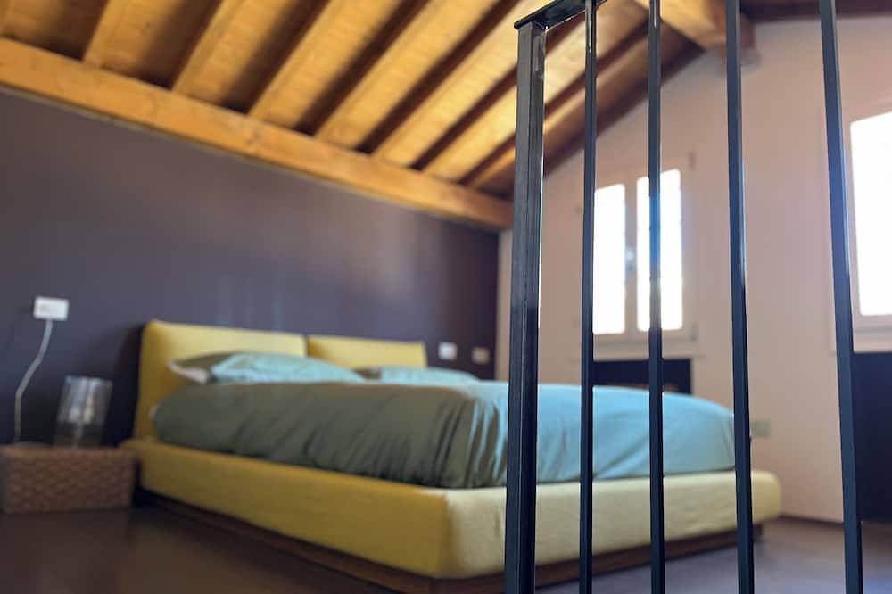 Apartamento entero, Elegant Turret in the Center in Faenza, Provincia de Ravenna