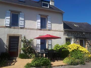 Location de vacances pour 4 personnes, avec terrasse, animaux acceptés à Saint-Ségal
