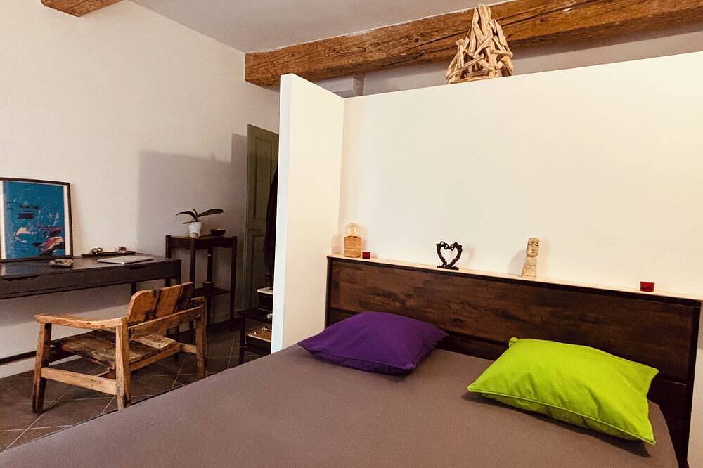 La Maison Poétique. Charm in the heart of a beautiful historic wine village in Saint-Christol (Languedoc-Roussillon), Region de Montpellier