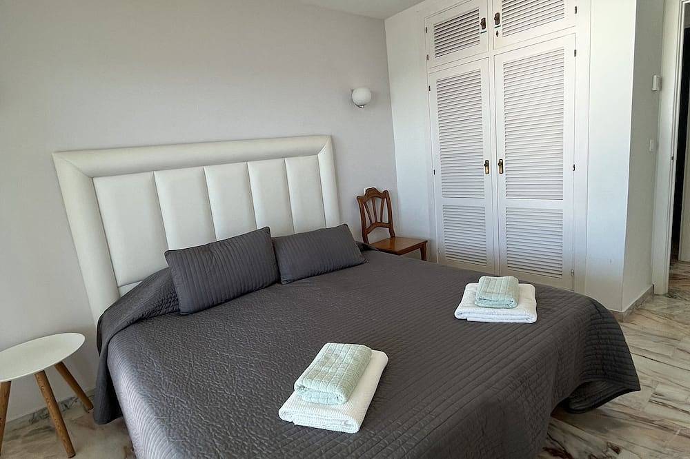 Beachfront. Fantastic Views and beautiful pool/gardeens, 3 Bedrooms, 2 Bathrooms in Los Boliches, Fuengirola
