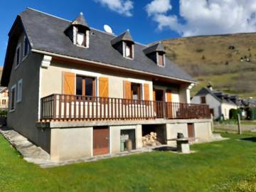 Maison de campagne pour 15 personnes, avec terrasse et vue à Azet