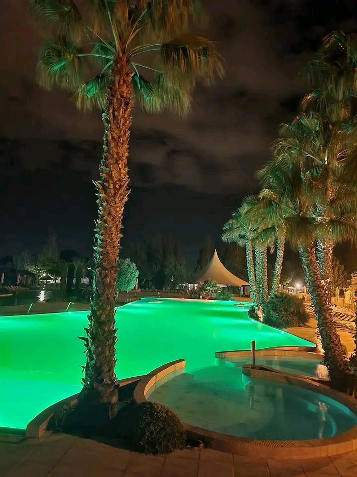 Charming bungalow near Vias with shared pool in Vias Plage, Vias