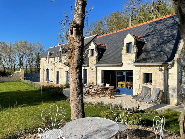 Location de vacances pour 10 personnes, avec Terrasse et Jardin ainsi que Piscine et Vue à Huismes