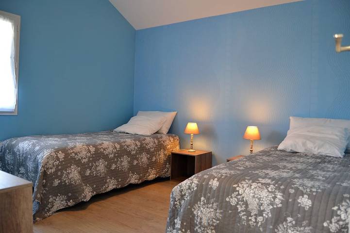 Location de vacances pour 6 personnes, avec piscine ainsi que jardin et terrasse, animaux acceptés à Ardillières - 2