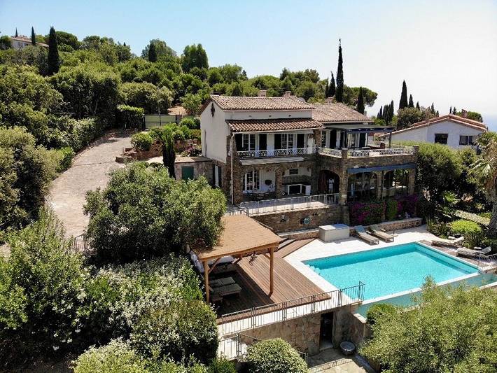 Gîte pour 8 personnes, avec piscine