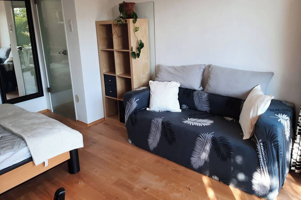 Ganze Wohnung, Ferienwohnung am Atelier Simon , ruhige sonnige Sw-Terassenwohnung (67qm) in Pähl, Ammersee