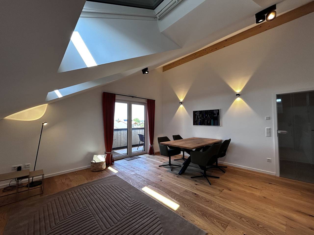 Ganze Ferienwohnung, Moderne Ferienwohnung Übersee - Ferienwohnung 60 qm mit Balkon in Übersee, Chiemsee