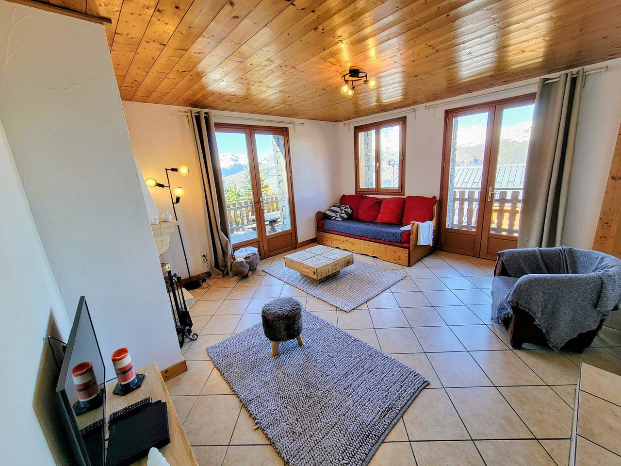 Renoviertes Chalet in ruhiger Lage mit Terrasse, Parkplatz, Wlan, Haustiere erlaubt in Arc 1800, Bourg-Saint-Maurice