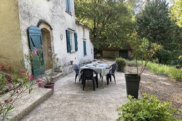 Gîte pour 4 personnes, avec jardin à Barjols
