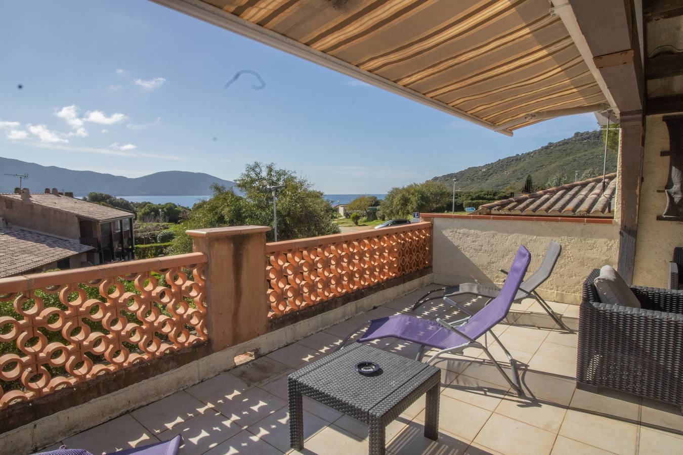 Entire apartment, Apartment 'Le Figuera' with Sea View, Wi-Fi and Air Conditioning in Appietto, Ajaccio region