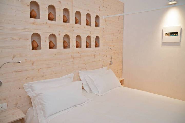 Appartamento intero, Camera matrimoniale, ambiente ricercato, arredato ed impreziosito. in Lecce, Provincia di Lecce