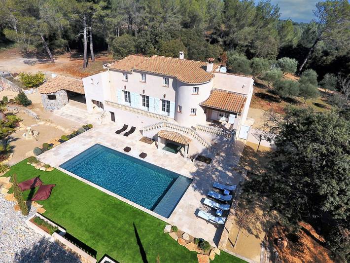 Gîte pour 16 personnes, avec piscine