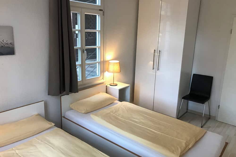 Apartamento entero, Apartamento de 2-3 habitaciones \"Am Nonnenhaus\", casco antiguo cerca de la universidad para 2-6 personas in Tubinga, Neckar-Alb