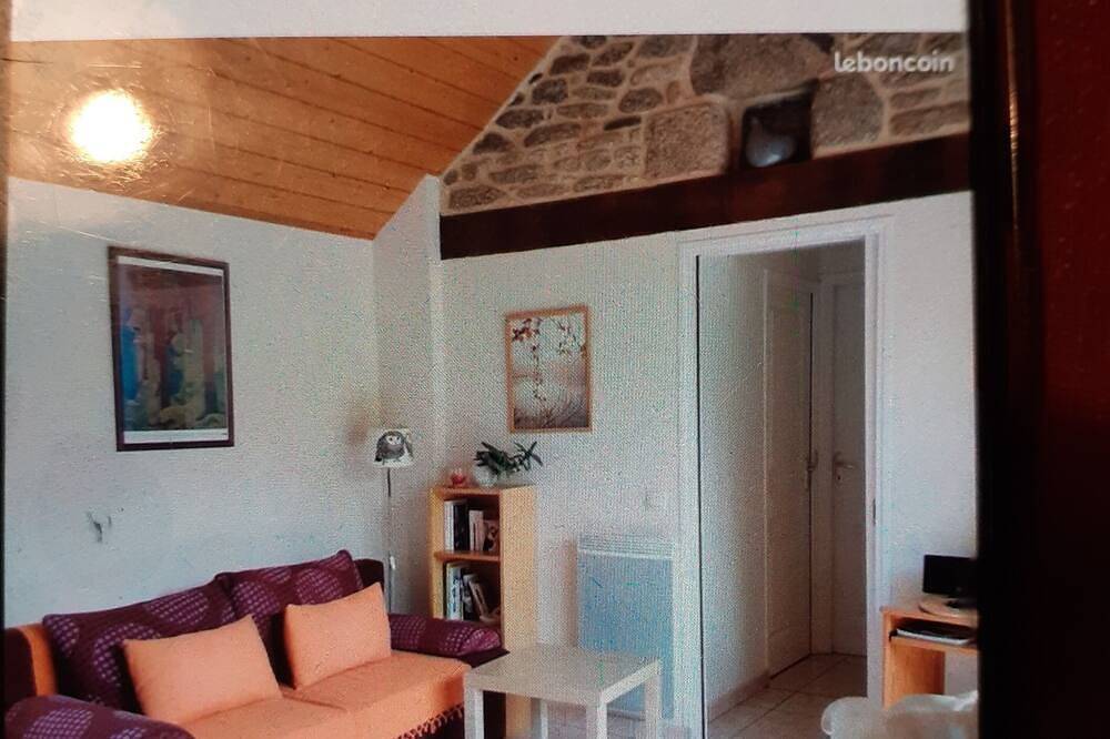 Maison pour 2 personnes au calme in Berrien, Région de Châteaulin