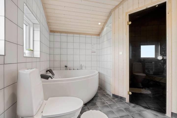 Ferienhaus mit Meerblick für 8 Personen, mit Sauna und Terrasse sowie Whirlpool in Grønhøj Strand - 2