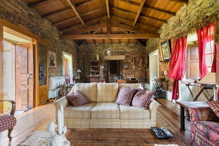 Location de vacances pour 9 personnes, avec jardin dans Tondela