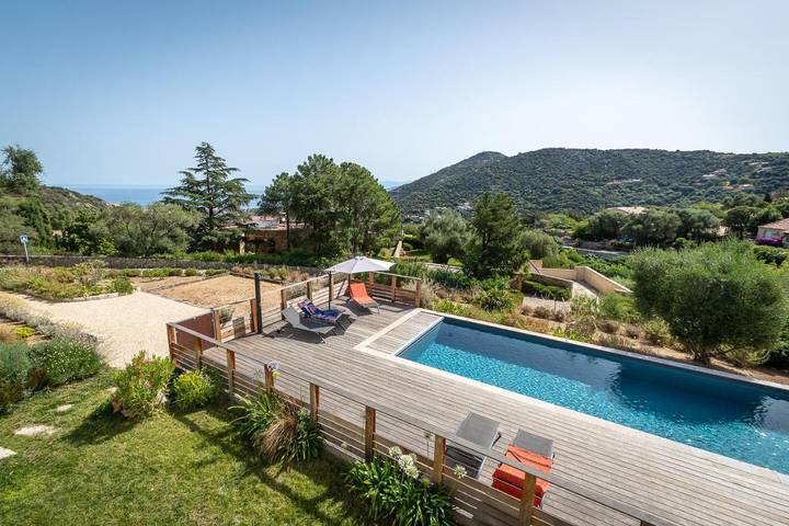 Appart’hôtel pour 6 personnes, avec vue ainsi que jardin et piscine