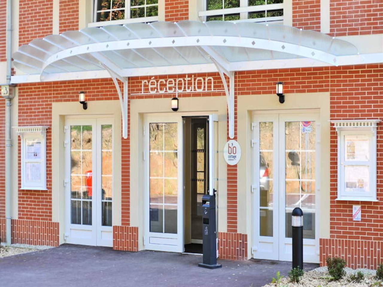 Entire apartment, Apartment in France with Aquatic Complex in Bagnoles-de-l'Orne, Parc naturel régional Normandie-Maine