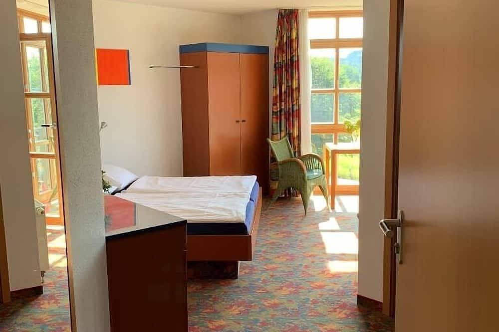 Ganze Wohnung, Ferienappartement mit traumhaftem Panoramablick (25m2) in Rötz, Ostbayern