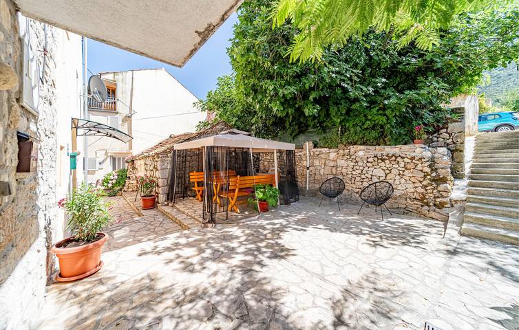 Gemütliche 2-Zimmer-Wohnung mit Terrasse, WLAN und Parkplatz in der Nähe des Stadtzentrums von Ston in Ston, Dubrovnik-Neretva