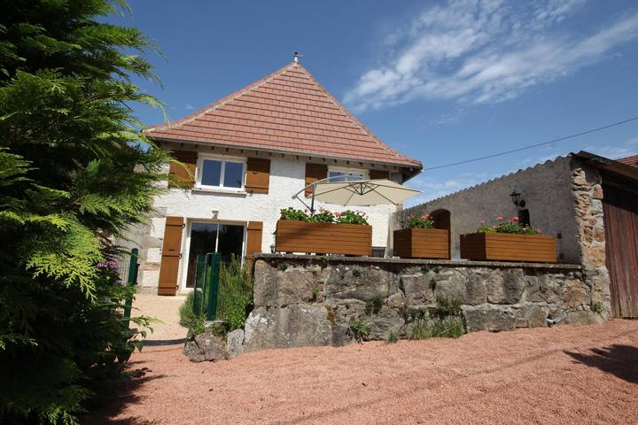 Gîte pour 4 personnes, avec terrasse à Varennes-sous-Dun