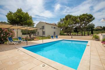 Gîte pour 8 personnes à Roaix