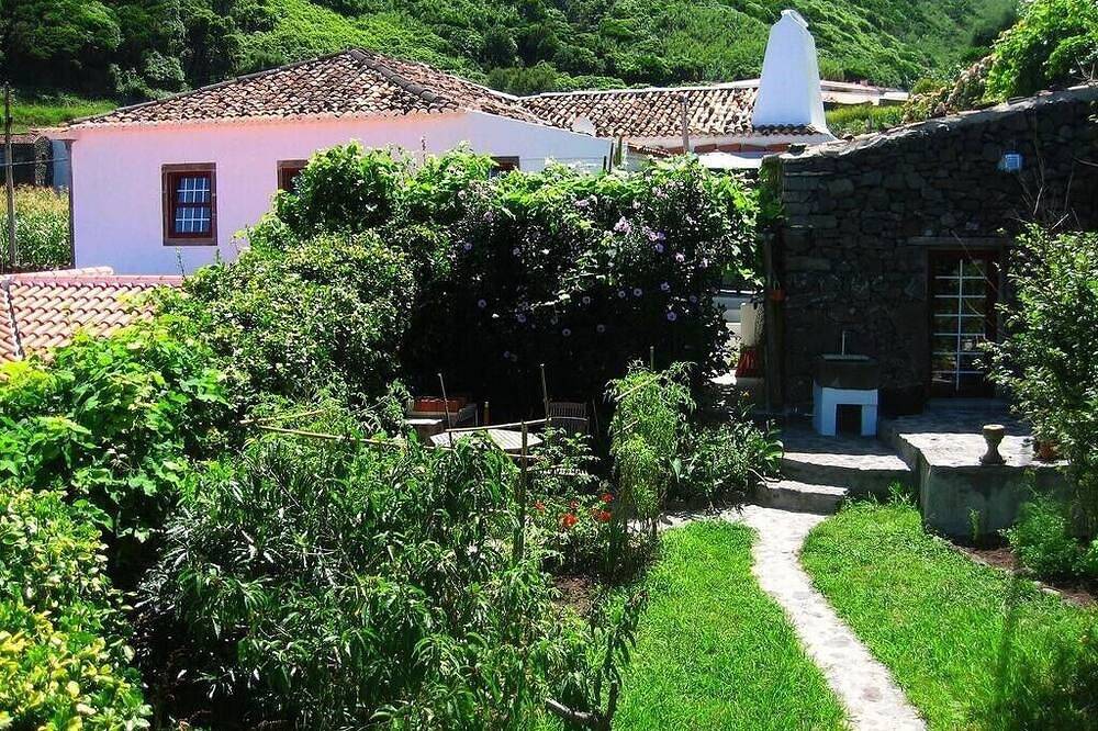 Sea views over Europe's westmost village - Faja Grande, Flores Island in Fajã Grande, Flores (Azoren)